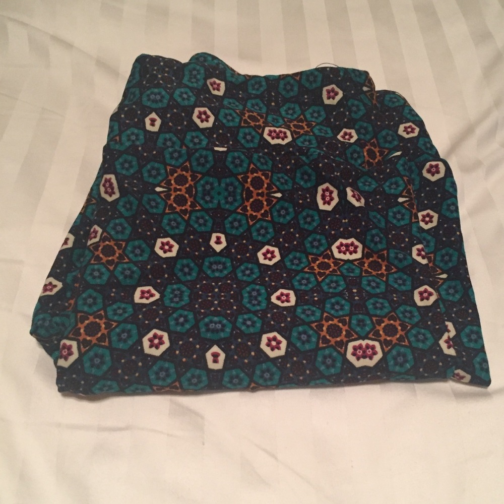 Brand new with tags OS Lularoe Leggings